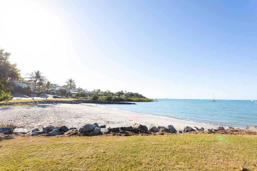 Airlie Sun & Sand Motel Accommodation #4 에일리비치 외부 사진
