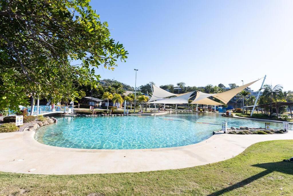 Airlie Sun & Sand Motel Accommodation #4 에일리비치 외부 사진
