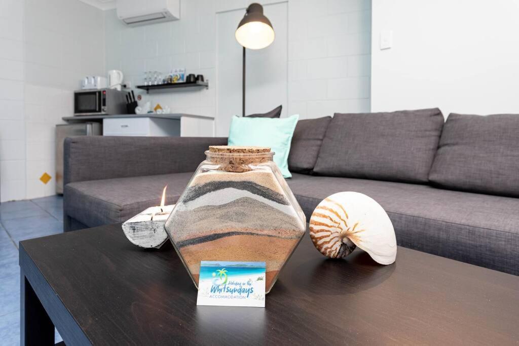 Airlie Sun & Sand Motel Accommodation #4 에일리비치 외부 사진
